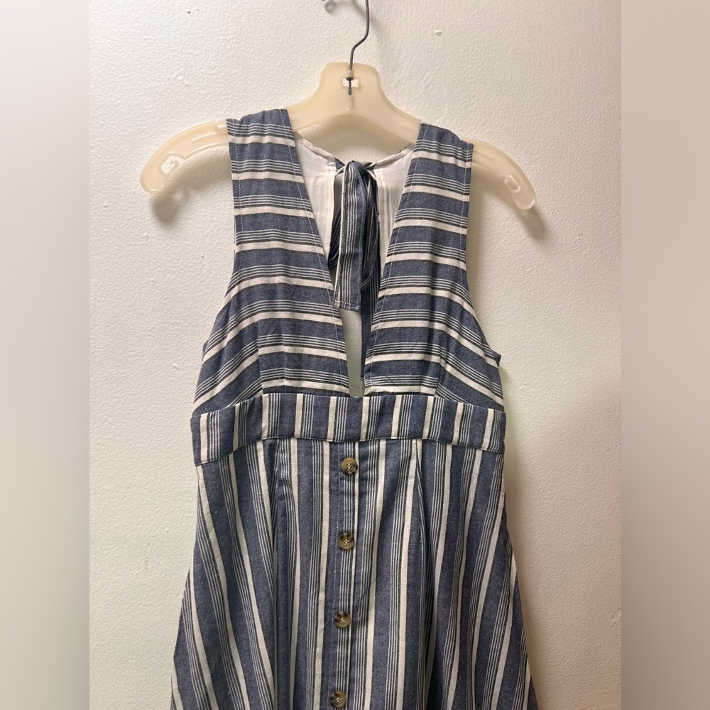 This dress would be perfect for the summer and to go out at the beach!